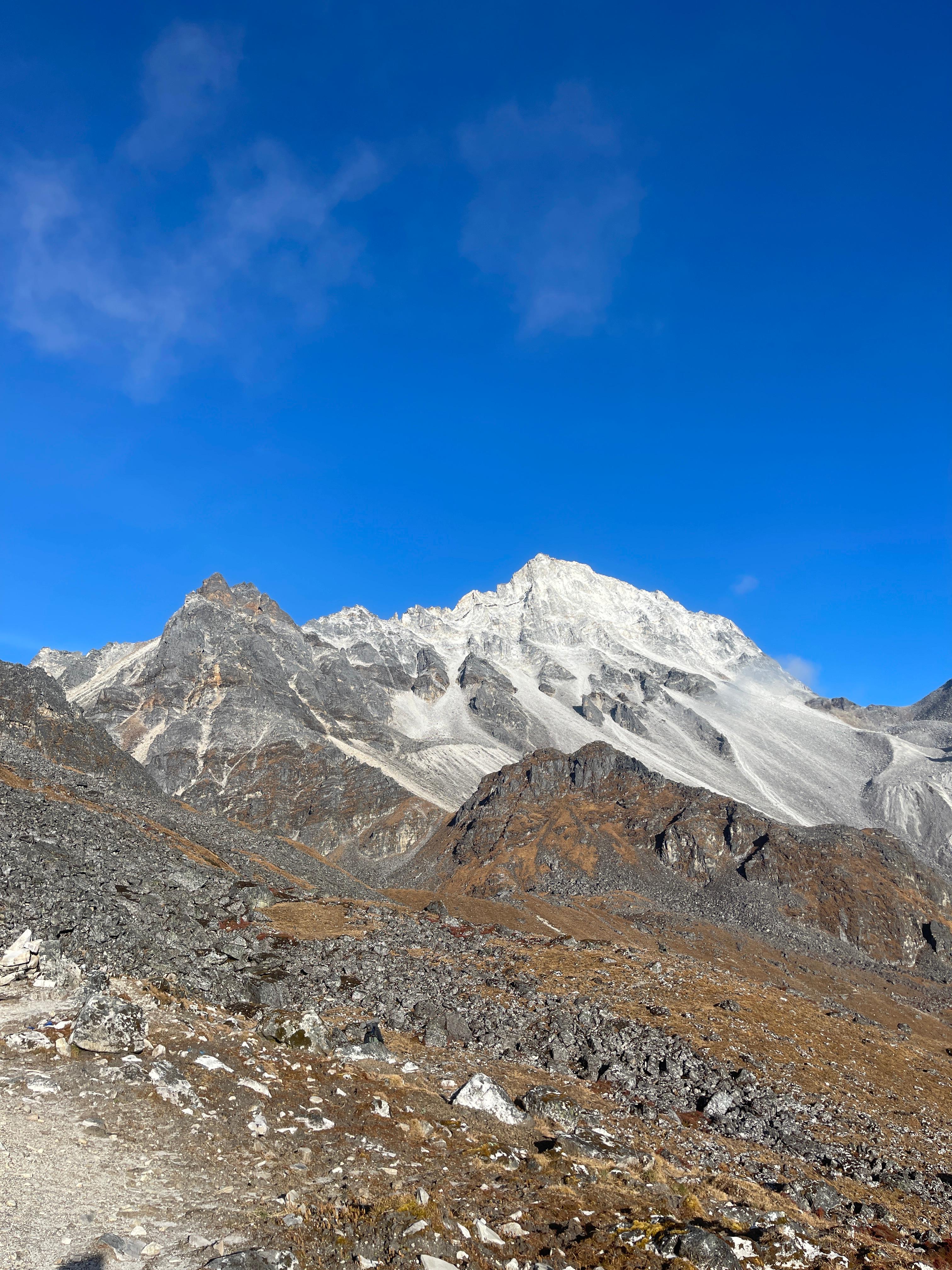 Majestic mountains in the Kanchenjunga Region, a stunning destination for trekking enthusiasts exploring Eastern Nepal with trusted trekking agencies.
