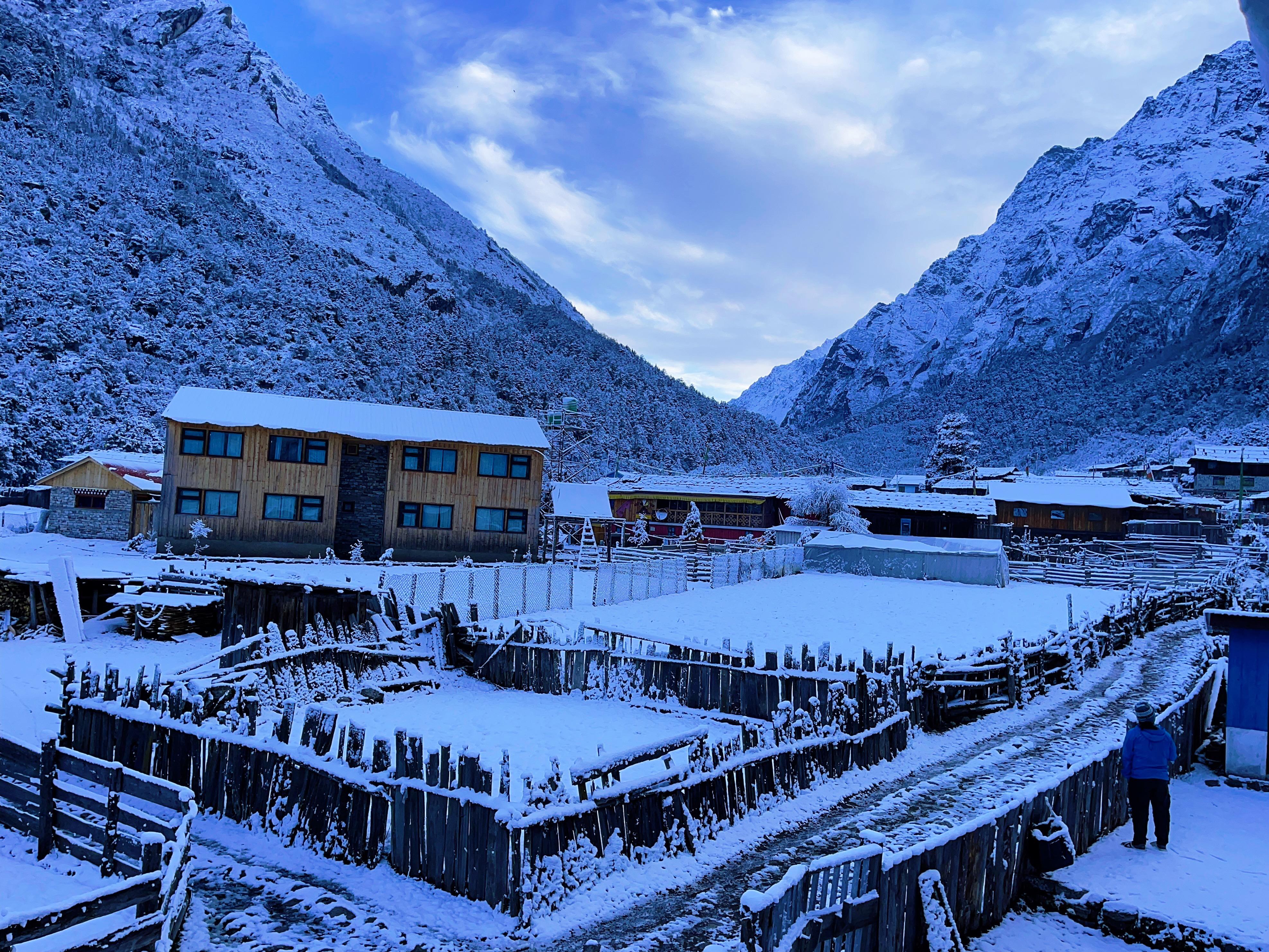 Snow-covered landscape in Lhonak, Kanchenjunga Region, showcasing the pristine beauty and peaceful environment for trekkers exploring Eastern Nepal.